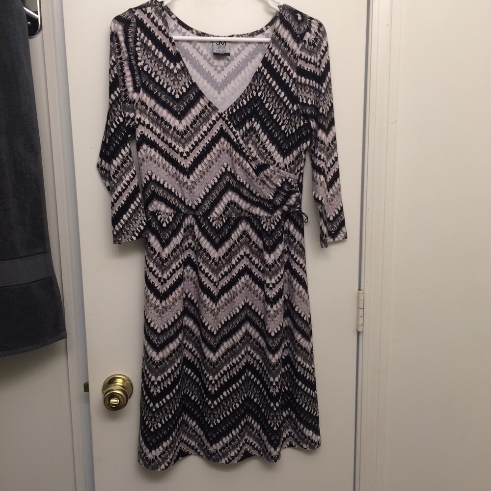 V-neck Jonathan Martin dress size small